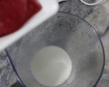 A picture of step 1 of Strawberry shake.
