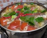 Foto langkah ke 8 dari resep Sayur Ikan Tongkol Belimbing Wuluh.