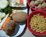 Foto langkah ke 1 dari resep Sup bakso makaroni.
