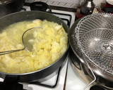 Foto del paso 3 de la receta: Alas de pollo con ajos y vino con rehogado de col