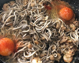 Foto del paso 6 de la receta: Revuelto de quinoa, gulas y gambas 🦐