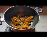 A picture of step 5 of Veg pulao.