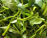 Hình bước làm 1 của món Canh chua cá lăng rau muống đồng