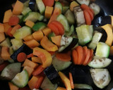 Foto del paso 2 de la receta: Asado al horno con verduras salteadas y ensalada