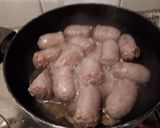 Foto del passaggio 5 della ricetta Salsicce e fagioli all'uccelletto