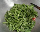 Foto langkah ke 3 dari resep Tumis Buncis Teri Medan.