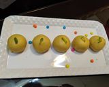 A picture of step 3 of Besan ke ladoo.