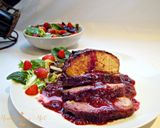Foto del paso 4 de la receta: Lomo con salsa de vino tinto y fresas