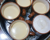صورة لخطوة 3 من وصفة كريم كراميل بدون فرن 🍮