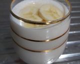 A picture of step 2 of Apple and banana milkshake.