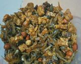 Foto langkah ke 3 dari resep Sambal Goreng Kering Teri Kacang dan Tempe.