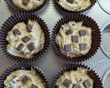 Foto langkah ke 3 dari resep Chocolate Chip Muffins.