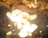 Foto del paso 4 de la receta: Bistec de Res término medio al ajo, mantequilla y romero