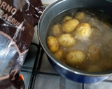 Foto del paso 1 de la receta: Patatas arrugadas con salsa verde de ajo y perejil