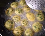 A picture of step 4 of Methi na gota.