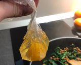 Foto del paso 2 de la receta Salteado de espinacas y lentejas con huevo poché