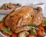 Foto langkah ke 3 dari resep Roasted Chicken with Vegetables and gravy.