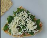 A picture of step 5 of Sandwich Masala Papad.