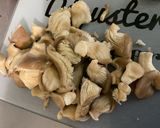 Une image de l'étape 6 de Duo de champignons sautés ail rose et coriandre.