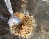 Foto del paso 2 de la receta: Cebollitas con tahini y miso para las hamburguesas