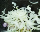 A picture of step 5 of Chinese Style Onion Pork Chop with sweet soya sauce甜豉油洋蔥豬扒.