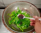 Foto langkah ke 3 dari resep Tumis Kangkung Saos Tiram.