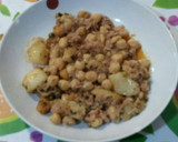 Foto del paso 3 de la receta: Garbanzos con patatas y pescado en lata