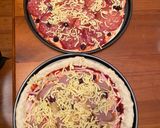 Foto langkah ke 2 dari resep Chicken sausage and Bacon pizza 🍕.