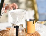 รูปขั้นตอนการทำที่ 2 ของ กาแฟดริป (pour over coffee)