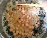 Foto del paso 3 de la receta: Garbanzos con espinacas y majado de almendras