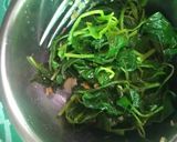Foto langkah ke 2 dari resep Creamy Mashed Potato with Garlic Spinach.