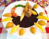 Foto del paso 6 de la receta: Caraotas negras, huevos escalfados, bolas de carne