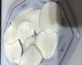 Foto del paso 3 de la receta: Ensalada de tomate y mozzarella o ensalada caprese
