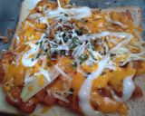 Foto langkah ke 4 dari resep Pizza roti tawar simple enak.