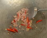 รูปขั้นตอนการทำที่ 2 ของ ผัดผักกระเฉดหมูสับ