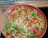 Foto del paso 2 de la receta: Fajitas con carne, verduras, champiñones y queso 🌮🌶️🧀🍅