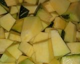 कद्दू की स्वादिष्ट खट्टी मीठी सब्ज़ी (Pumpkin Sabji Recipe In Hindi) रेसिपी चरण 1 फोटो