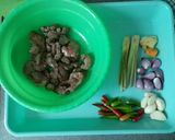 Foto langkah ke 3 dari resep Tumis ati ampela dan kentang.