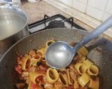 Foto del passaggio 14 della ricetta Calamarata con Tonno Fresco