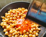 A picture of step 8 of Chana masala/chole masala.