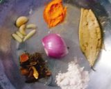 A picture of step 1 of Chicken's paw stock (panjoo ki yakhni).