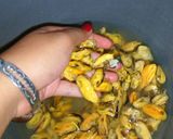 Foto langkah ke 1 dari resep Oseng kerang hijau.