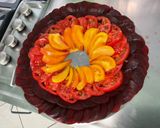 Une image de l'étape 7 de Salade de betteraves rouges aux deux tomates, oignon rouge et mozzarella.