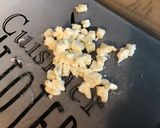 Une image de l'étape 5 de Salades individuelles concombre et deux tomates à la feta sauce ciboulette persil.