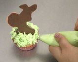 Foto del paso 14 de la receta: Conejo de Pascua con cupcake de vainilla