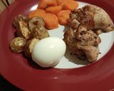 A picture of step 5 of Maple garlic chicken with crispy potatoes and steamed carrots.