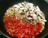 Foto del paso 2 de la receta: Alcachofas con champiñón, pimiento rojo y jamón