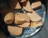Foto langkah ke 1 dari resep Bola-bola ubi crispy.