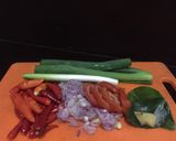 Foto langkah ke 1 dari resep Tumis Udang Brokoli Super Pedas.