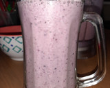 Foto del paso 2 de la receta: Licuado de banana y frutos rojos🍌🍓